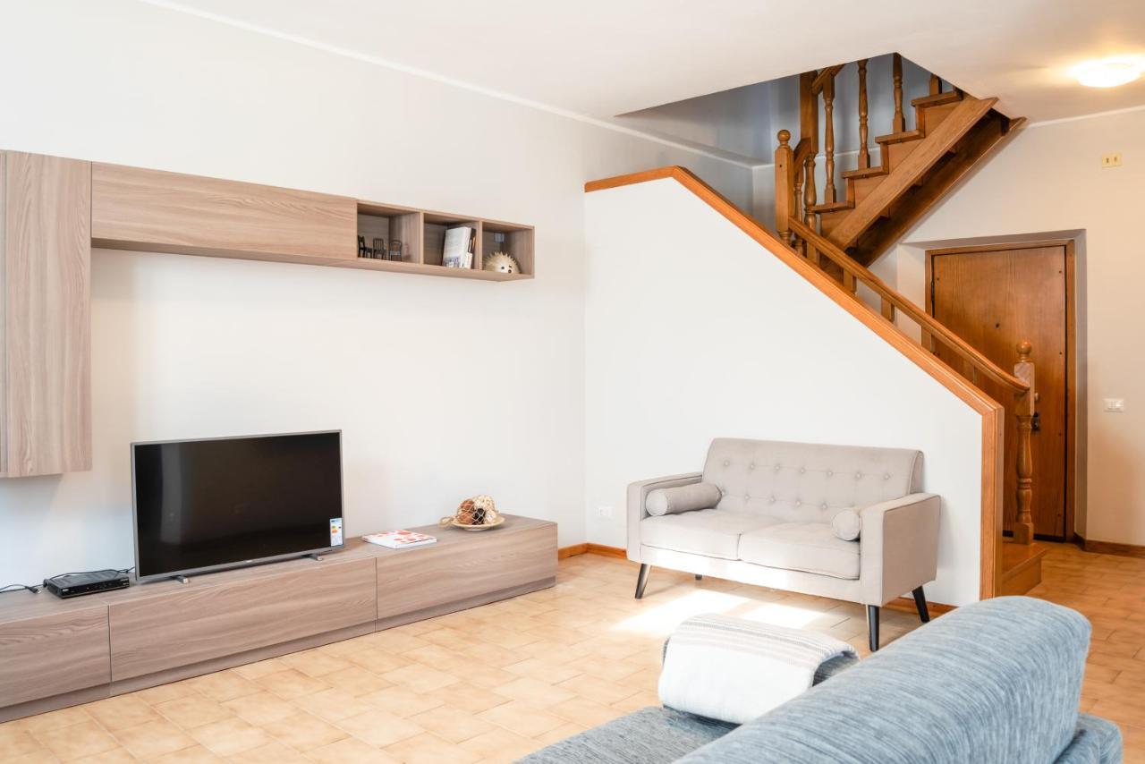 Apartamento Le Tre Ninfee Di Pusiano! Free Parking Exterior foto