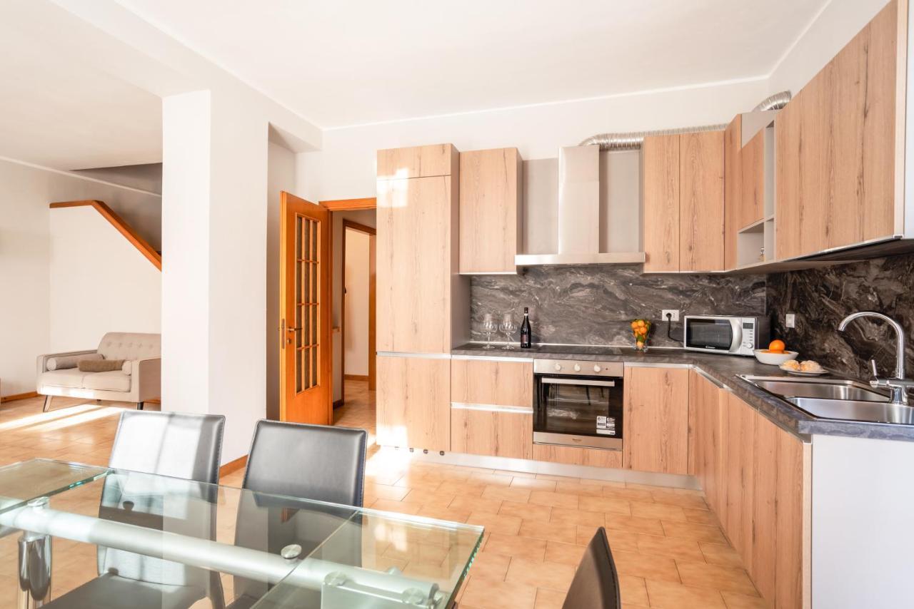 Apartamento Le Tre Ninfee Di Pusiano! Free Parking Exterior foto