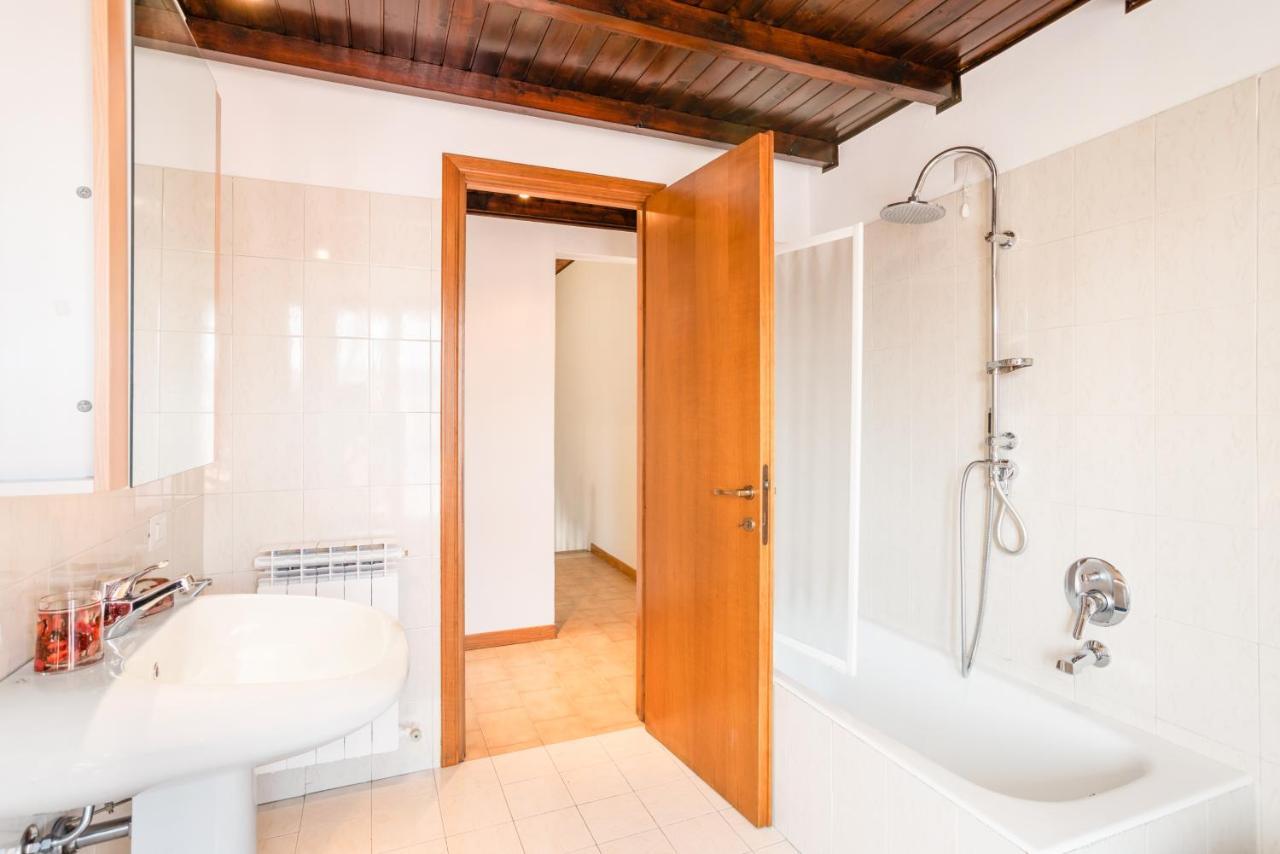 Apartamento Le Tre Ninfee Di Pusiano! Free Parking Exterior foto