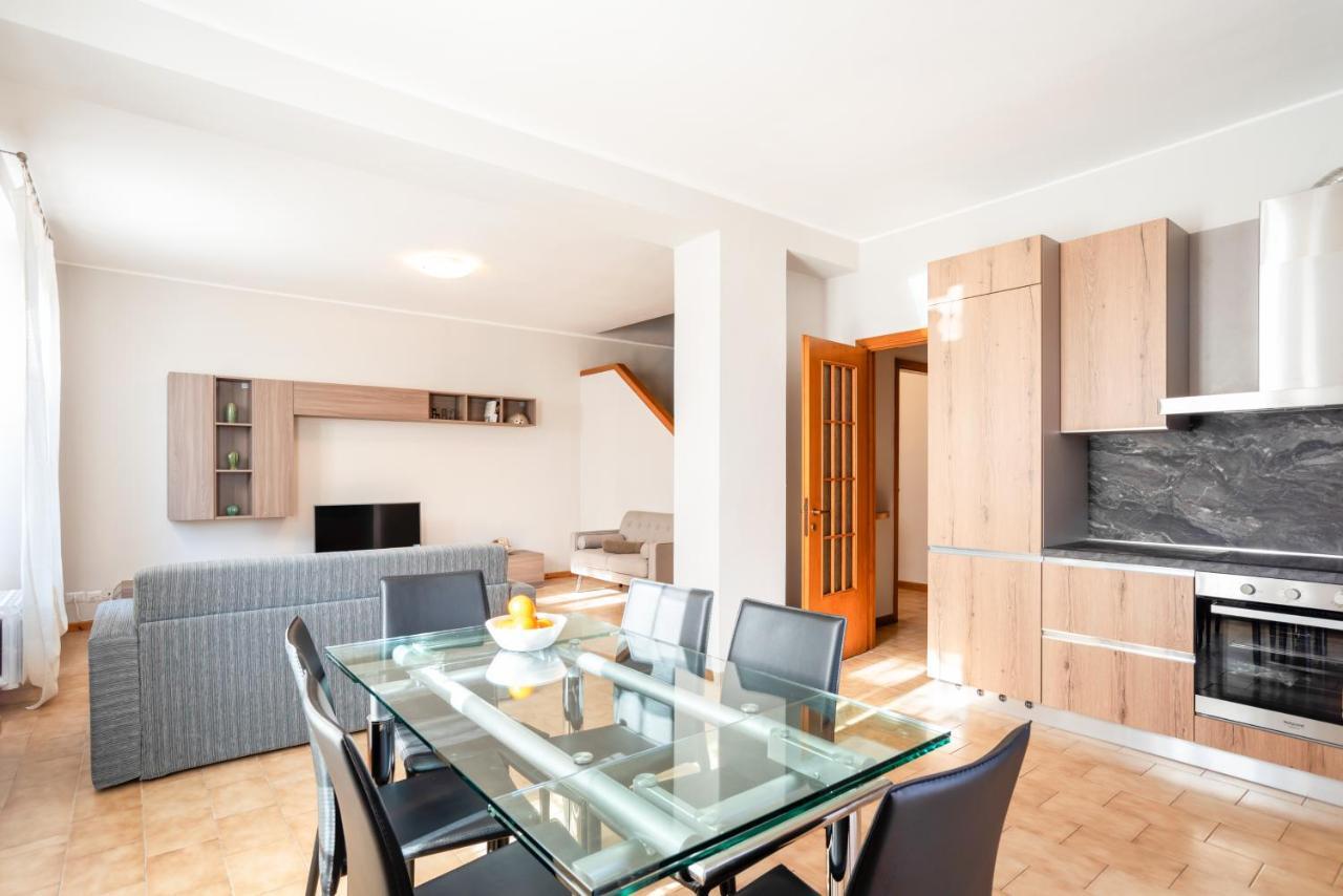 Apartamento Le Tre Ninfee Di Pusiano! Free Parking Exterior foto
